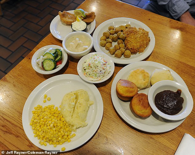 In 2015, waiters who served the singer when she was in town revealed that Taylor was a big fan of apple butter and cookies, as well as meatballs.