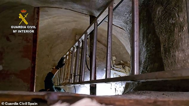 The Civil Guard images show the moment when the agents discovered a space under a desk, with a staircase leading to a basement, where it is believed that the man hid his stepdaughter.