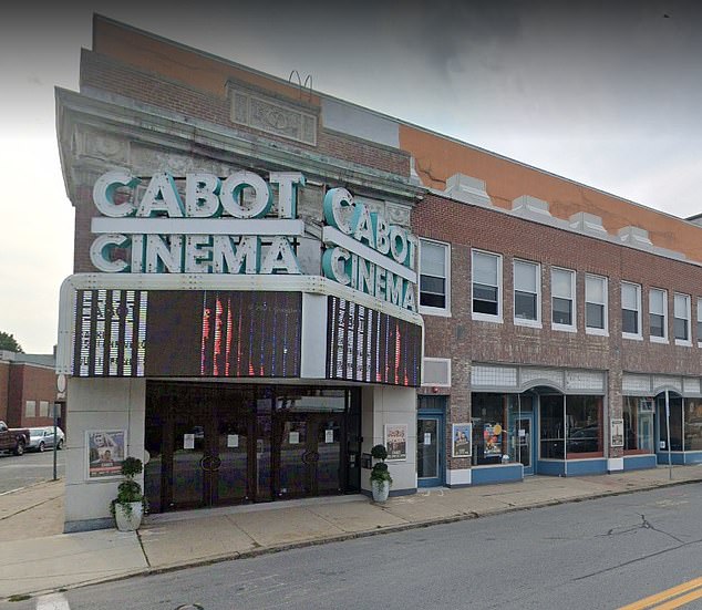 The management of the Cabot Cinema apologized to the customers who attended Dreyfuss's appearance