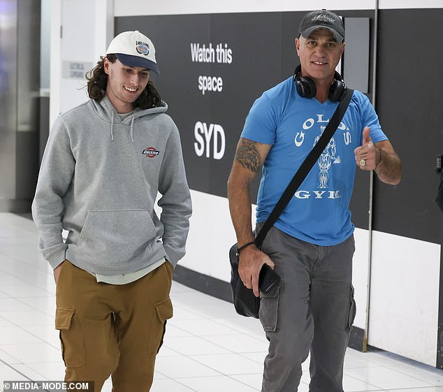 The Australian Idol favorite looked every inch the Aussie rocker, even sharing a thumbs-up while walking through the airport.