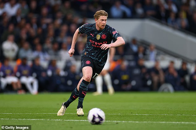 Kevin De Bruyne named one of the best defenders in Premier League history