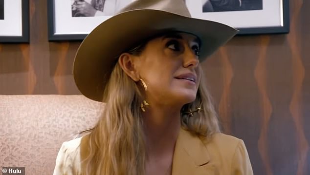 The 32-year-old country singer appeared in a new promotional clip for the project, released this Tuesday, in which she is seen preparing for her show at the historic venue, which took place last February.