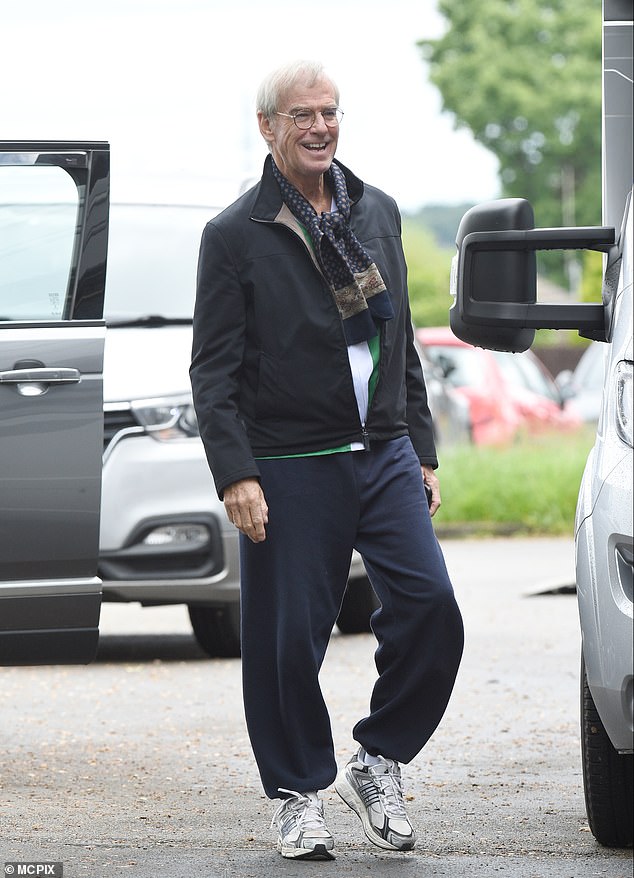 She completed her look with navy blue jogging pants, a jacket, a green t-shirt, glasses and a printed scarf.