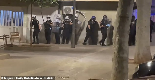 The police had to use riot gear to control the different gangs.