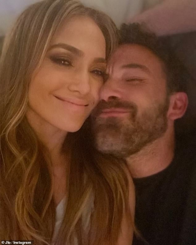 1717003861 534 Friends of Jennifer Lopez and Ben Affleck are divided over