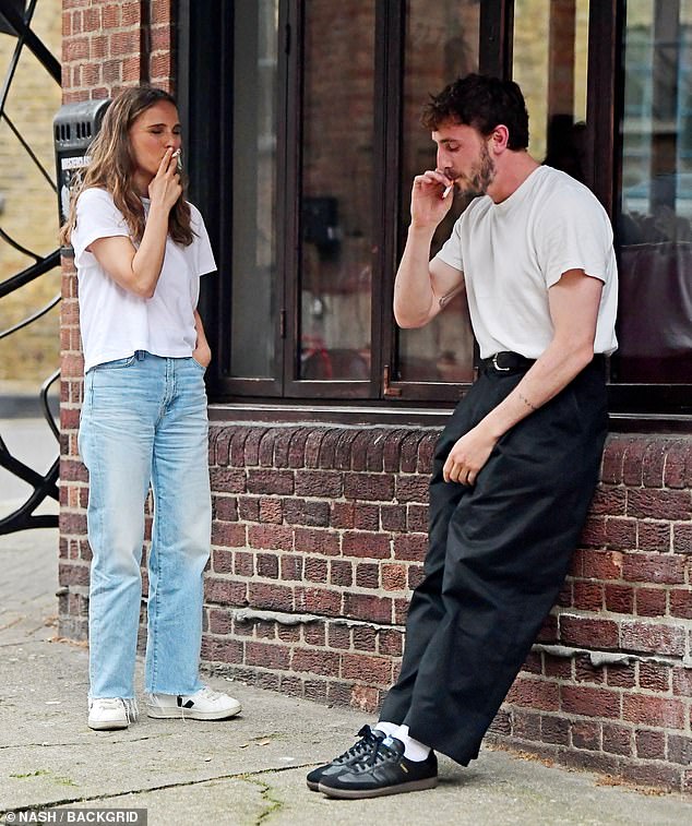 Natalie was dressed casually for the outing, looking effortlessly chic in a plain white t-shirt, faded jeans, and sneakers.