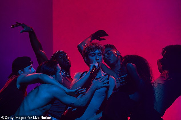 The 28-year-old Australian singer began his long-awaited tour at the Coliseu dos Recreios and did not fail to disappoint his fans with a show full of energy.