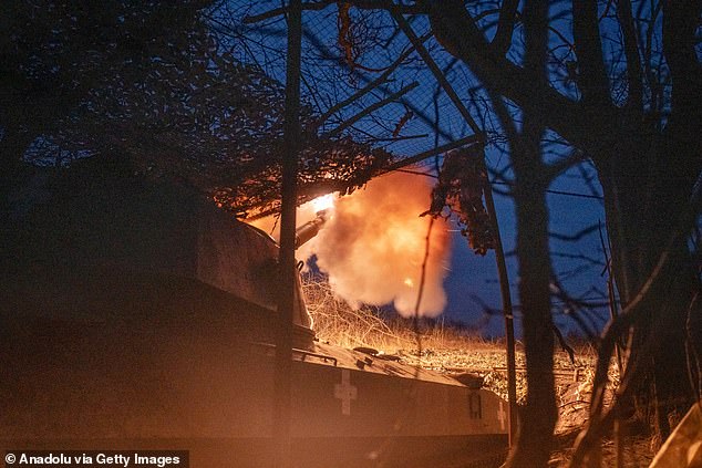 Ukrainian soldiers of the 80th brigade firing artillery at Russian positions in the direction of Bakhmut