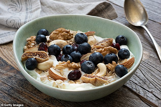 Greek yogurt is also a good way to increase protein levels, especially if you add nuts. A small serving (200 g) with nuts will provide around 25 g of protein.