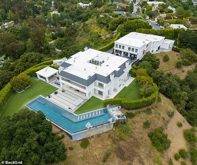 The 54-year-old beauty lives in a $60 million mansion in Bel Air, California, which she used to share with her husband Affleck.