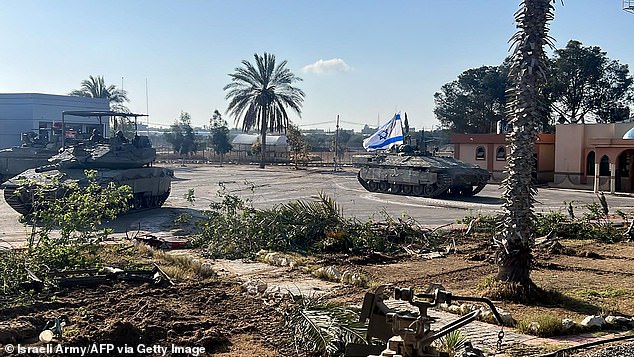 Israeli tanks cross into Rafah in the Gaza Strip