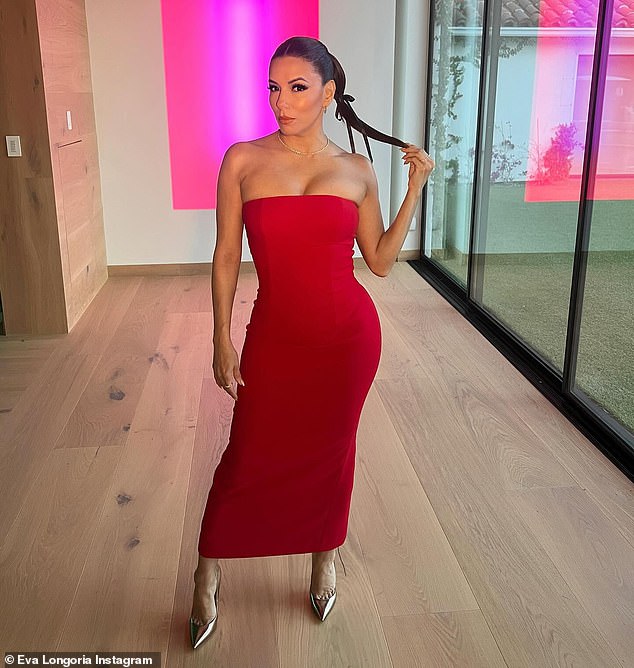 Eva Longoria showed off her sensational figure in a long, strapless red dress that hugged her curves.