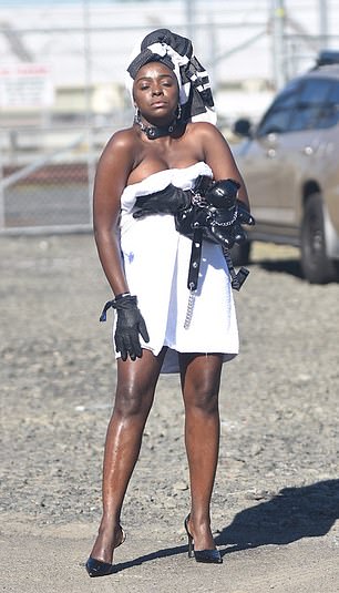 Spotting a photographer, Suzan began posing for an impromptu photo shoot in the middle of the parking lot.