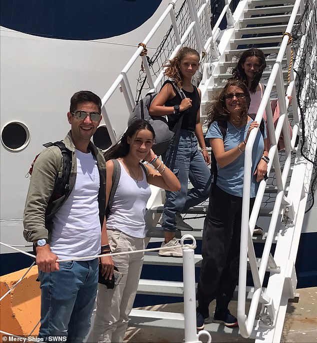 Simón and the family boarding the ship. The family doctor sold the family home in Manchester and took the opportunity to take his wife and children on board the ship