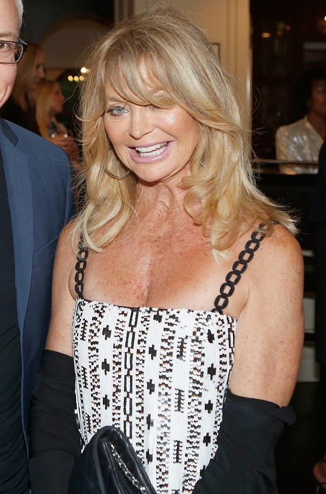 Curiously, her mother Goldie Hawn did something similar: she had three children with two different men. Kate and her brother Oliver have her father Bill Hudson, while she had Wyatt with Kurt Russell. Seen in 2016 in Los Angeles.