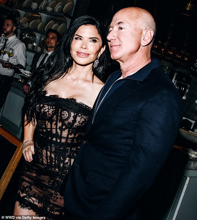On Sunday night, Sánchez, 54, and Bezos, 60, attended the Monse Maison Pre-Met celebration cocktail party held at La Mercerie.