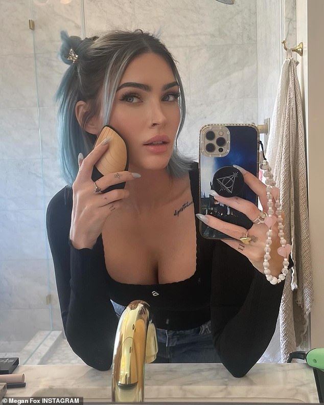 Actress Megan Fox showed off her natural beauty in a fresh mirror selfie as she revealed one of the secrets behind her flawless complexion.