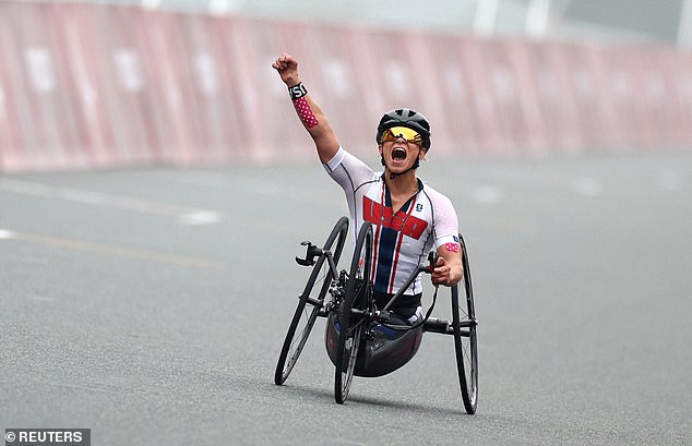 The sports center, which now competes in paracycling, suffers a double amputation