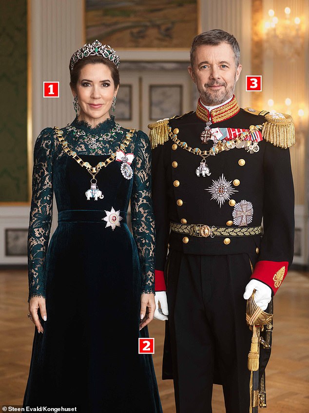 Eagle-eyed fans claimed that: 1. The image of Queen Mary was a separate portrait.  2. The placing of her hand on King Frederick's showed it.  3. Frederik looked as if he had 
