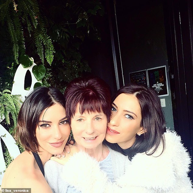 Colleen, the 39-year-old mother of Lisa and Jessica Origliasso, tragically passed away in 2021 after battling progressive supranuclear palsy and Lewy body dementia, and while many interviewers would shy away from the sensitive topic, the Wilkins men would not.