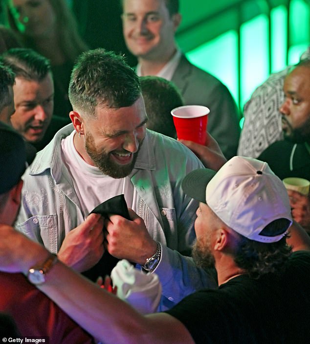 Kelce enjoyed a pre-Derby concert in Kentucky on Friday night before heading backstage to meet the Chainsmokers.
