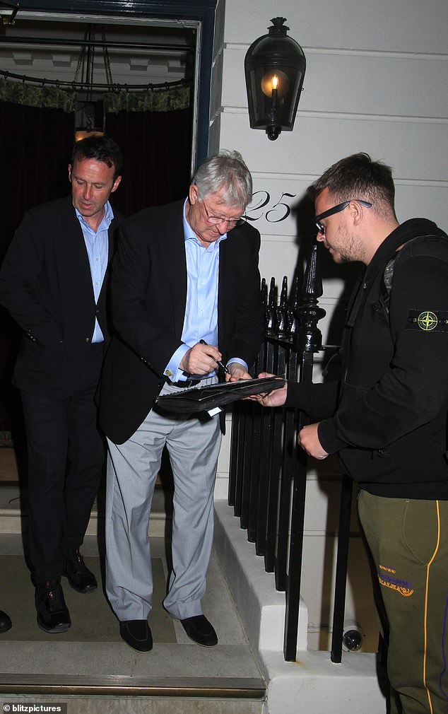 Ferguson stopped for fans and signed autographs while he was joined by Dougie Freedman.