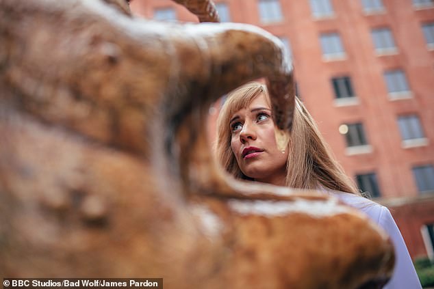 She is so absorbed in the bubble that she doesn't notice that the giant slugs are eating everyone around her.