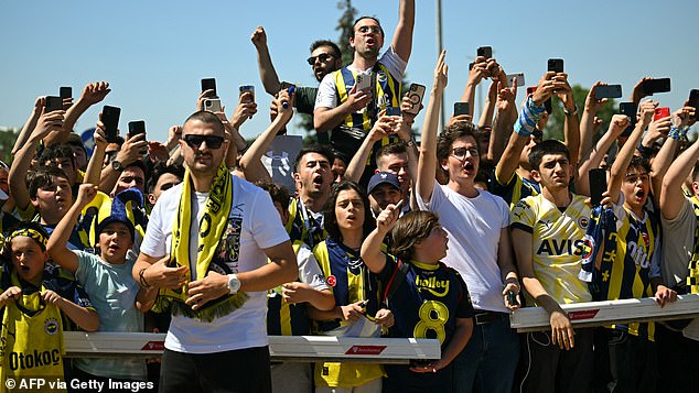 Fenerbahçe fans received Mourinho at the Istanbul airport with great excitement about the signing.