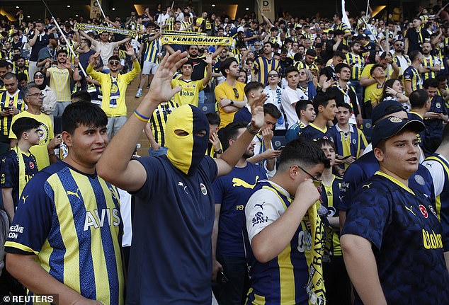 Thousands of fans then gathered at the Sukru Saracoglu stadium to greet Mourinho at his official presentation.