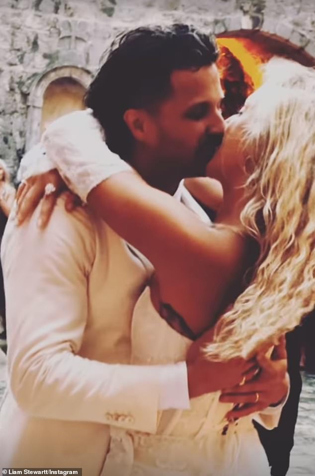 Liam and Nicole had a big kiss during their first dance after getting married