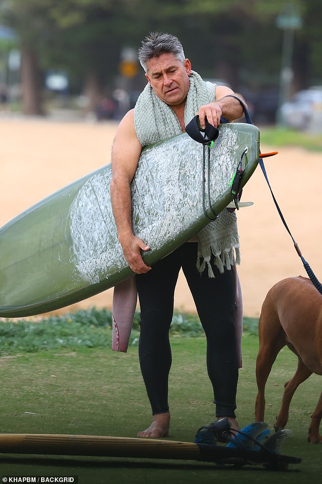 He could be seen wrapping the ankle strap around the end of his board.