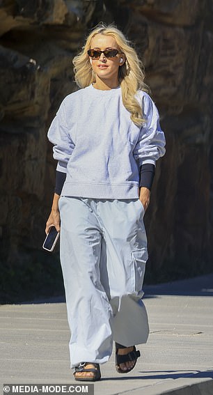 The blonde beauty showed off a very chic face during her outing.