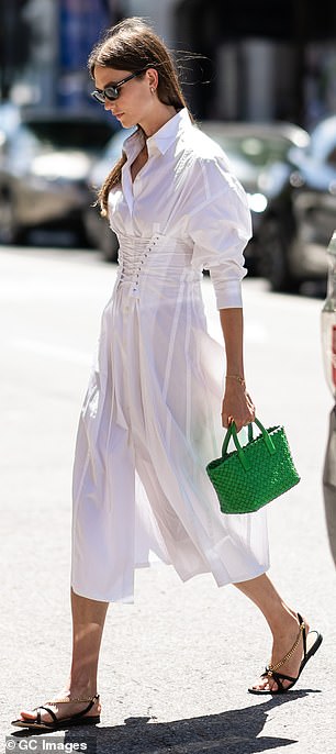 The former Victoria's Secret Angel added a pop of color by carrying a bright green bag.