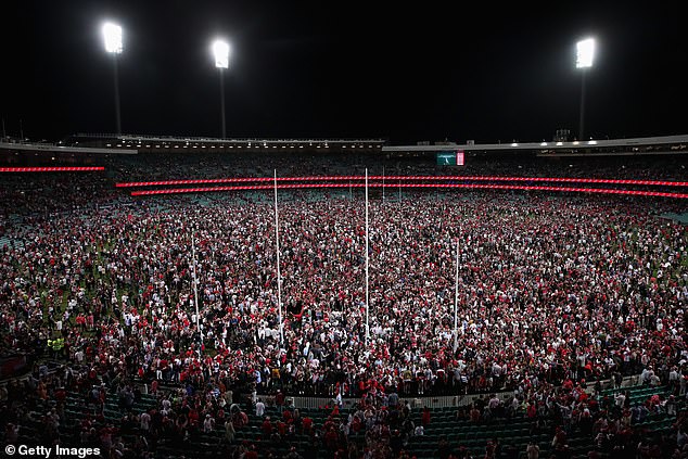 The SCG playing surface was completely invaded by fans, prompting football commentator James Brayshaw to say: 