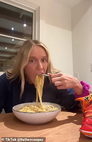 Call Her Daddy star Alex Cooper has sparked a viral debate after sharing his favorite pasta recipe, while also revealing a unique ingredient he uses to make it.