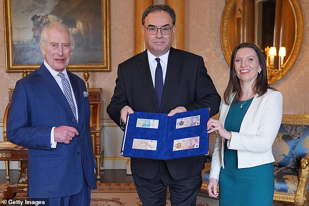 King Charles received the new banknotes from the Governor of the Bank of England, Andrew Bailey, and Sarah John, Chief Cashier of the Bank of England.