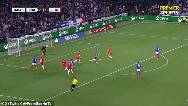 Mbappé made a good shot for the first time to score his team's third goal of the night.