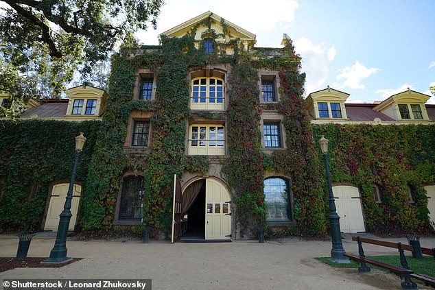 Oliver visits Inglenook, Napa's most famous winery, founded in 1879 and purchased with profits from the movie The Godfather by its wine-loving director Francis Ford Coppola.