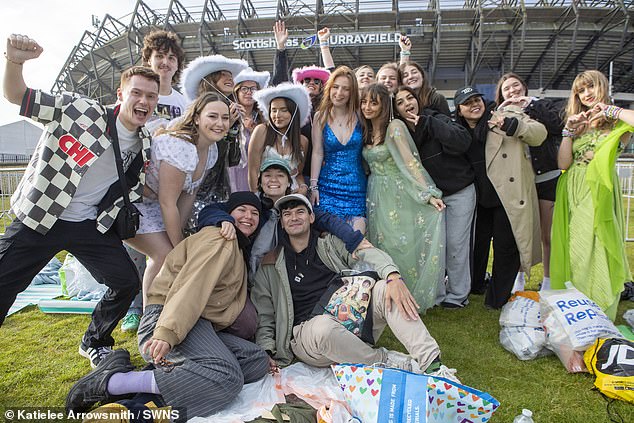 Hair sequins, sparkly face paint, homemade t-shirts, hats and cowboy boots could be seen on almost every fan passing through the turnstiles.