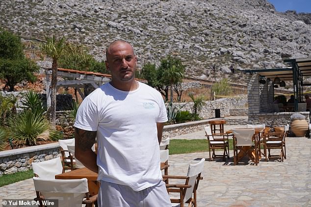 The manager of the Agia Marina bar, Ilias Tsavaris, was also among those who raised the alert this morning.