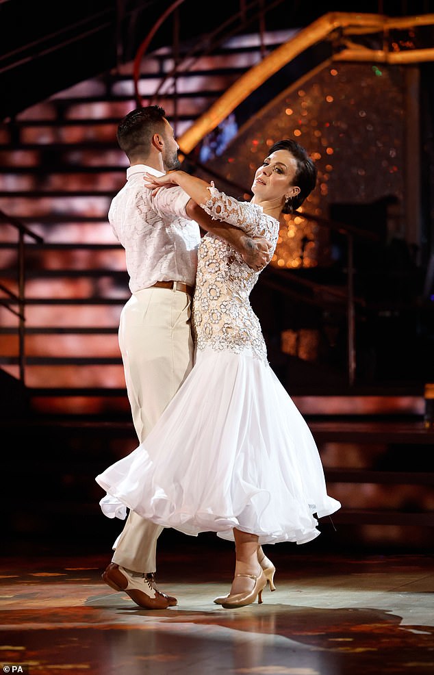 The couple dances foxtrot during Fleetwood Mac's Everywhere series, receiving a good score of 31 out of 40.