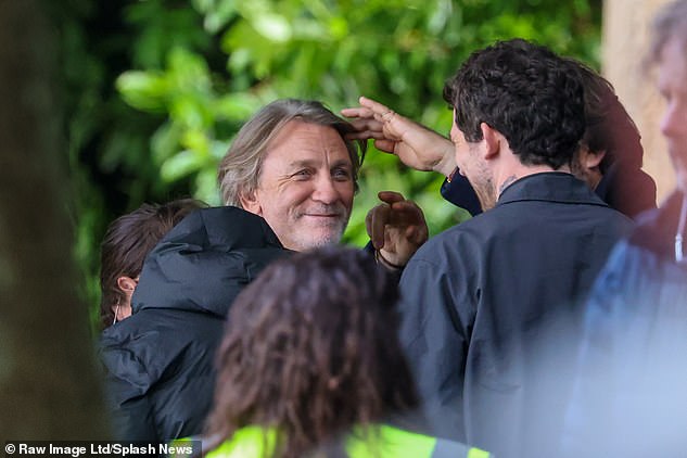 Daniel was photographed being groomed by the crew between takes.