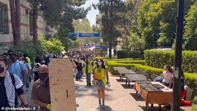 When police expelled them from one area of ​​campus, protesters simply packed up and marched to another