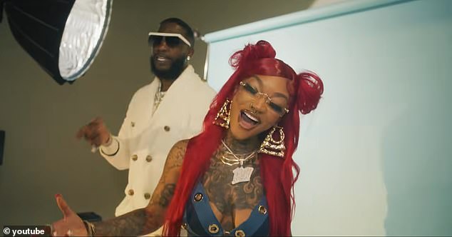 Enchanting and Gucci Mane photographed together in the music video for their joint song 'Issa Photoshoot'