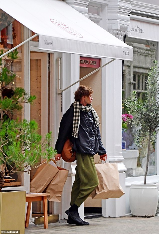 An hour later, the duo headed out carrying a mountain of shopping bags before taking a walk together along the trail.