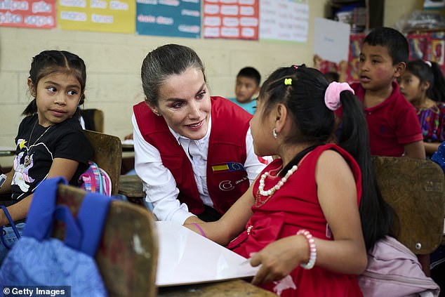 The Queen of Spain was infected by the student culture during the visit and sat at a wooden desk with other students