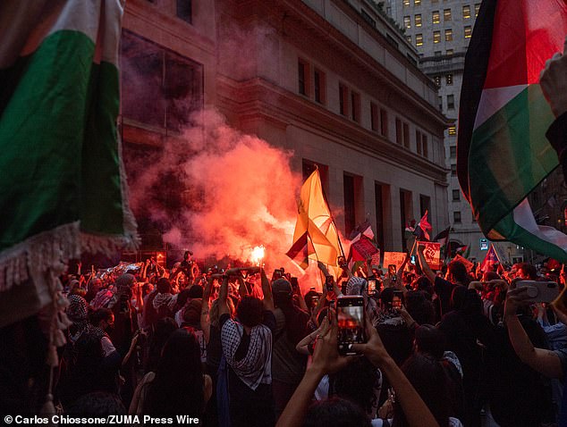 An anti-Israel rally descended into chaos on Monday after a massive crowd of protesters headed to the Nova Music Festival exhibition on Wall Street.