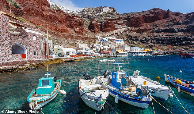 1718207845 352 Up to 10000 people flock to this stunning Greek island