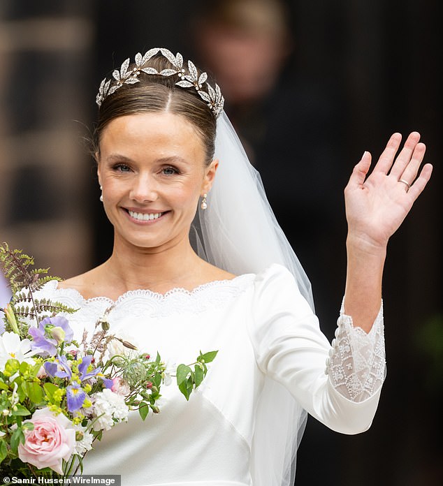 Olivia opted for a traditional and classic updo, a popular choice among aristocratic brides.