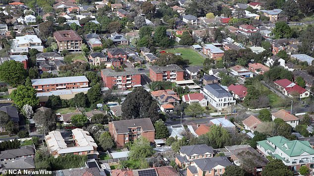 Advertised rents in Sydney fell 1.1 per cent to $844 a week, while Melbourne's figure was unchanged at $635 a week. Image: NewsWire/David Crosling